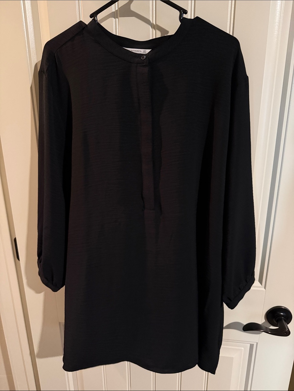 Port Authority Black Long-Sleeve 5 button placket front Tunic never worn